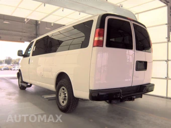 2016 Chevrolet Express 3500 Passenger Van LS 1LS 155.0" WB – miniatura 6