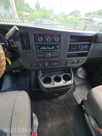 2016 Chevrolet Express 3500 Passenger Van LT 1LT 155.0" WB - miniatura 10