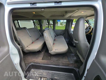 2016 Chevrolet Express 3500 Passenger Van LT 1LT 155.0" WB - miniatura 17