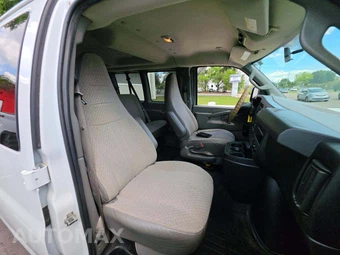 2016 Chevrolet Express 3500 Passenger Van LT 1LT 155.0" WB - miniatura 19