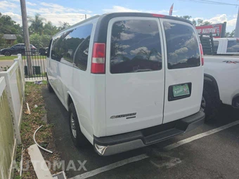 2016 Chevrolet Express 3500 Passenger Van LT 1LT 155.0" WB - miniatura 2
