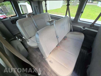 2016 Chevrolet Express 3500 Passenger Van LT 1LT 155.0" WB - miniatura 28