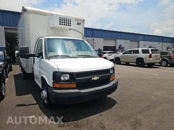 2016 Chevrolet Express 4500 Cutaway 2WT - miniatura 3