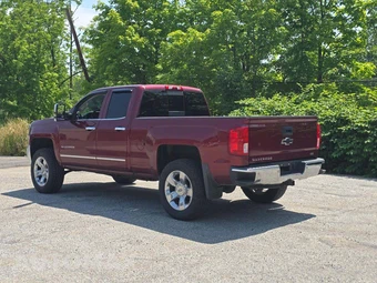 2016 Chevrolet Silverado 1500 LTZ Extended Cab Medium Bed 1LZ – miniatura 2