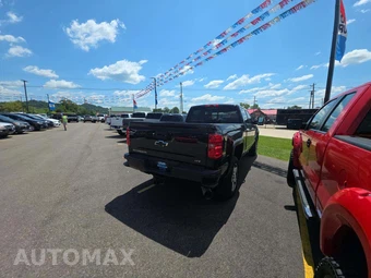 2016 Chevrolet Silverado 2500HD LTZ Crew Cab Medium Bed 1LZ – miniatura 3
