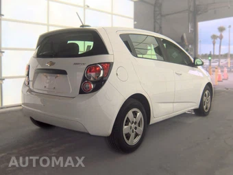 2016 Chevrolet Sonic LS Hatchback 1SB – miniatura 4