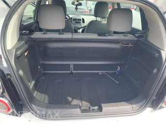 2016 Chevrolet Sonic LS Hatchback 1SB – miniatura 16