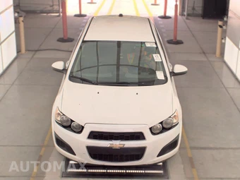 2016 Chevrolet Sonic LS Hatchback 1SB – miniatura 2