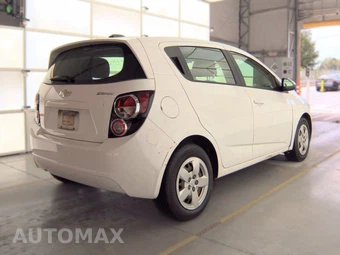 2016 Chevrolet Sonic LS Hatchback 1SB – miniatura 4