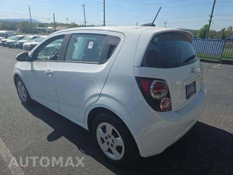 2016 Chevrolet Sonic LS Hatchback 1SB – miniatura 2
