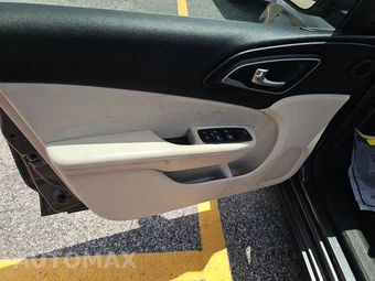 2016 Chrysler 200 Limited – miniatura 15