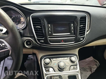 2016 Chrysler 200 Limited – miniatura 17