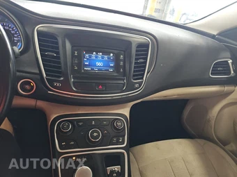 2016 Chrysler 200 Limited – miniatura 11