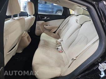 2016 Chrysler 200 Limited – miniatura 13