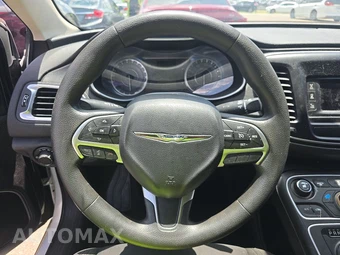 2016 Chrysler 200 Limited – miniatura 10