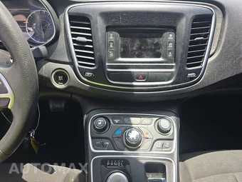 2016 Chrysler 200 Limited – miniatura 11