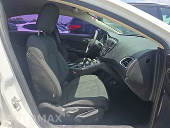 2016 Chrysler 200 Limited – miniatura 8