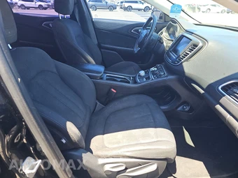 2016 Chrysler 200 Limited - miniatura 2