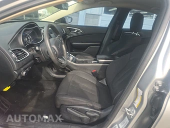 2016 Chrysler 200 Limited - miniatura 7