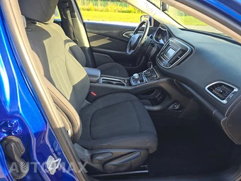 2016 Chrysler 200 Limited - miniatura 8