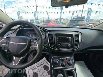 2016 Chrysler 200 LX – miniatura 10