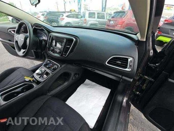 2016 Chrysler 200 LX – miniatura 19