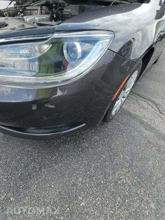2016 Chrysler 200 LX – miniatura 22