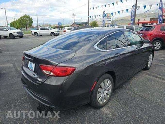 2016 Chrysler 200 LX – miniatura 3