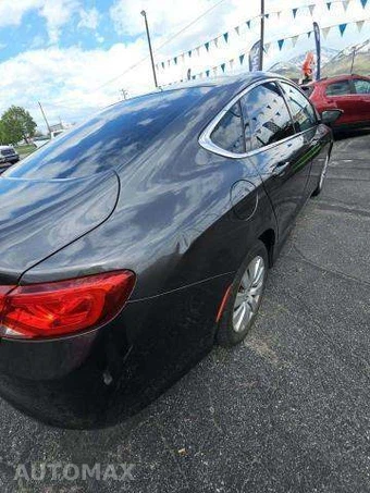 2016 Chrysler 200 LX – miniatura 30