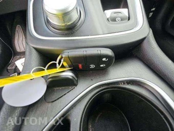 2016 Chrysler 200 LX – miniatura 8