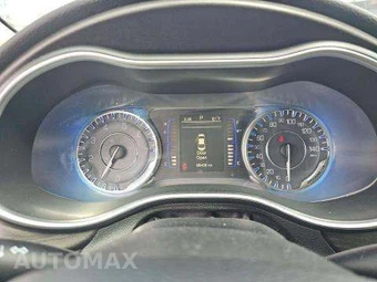 2016 Chrysler 200 LX – miniatura 9