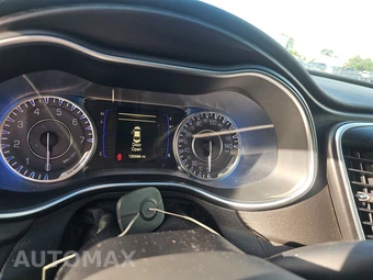 2016 Chrysler 200 Touring - miniatura 12