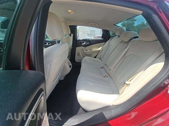 2016 Chrysler 200 Touring – miniatura 10