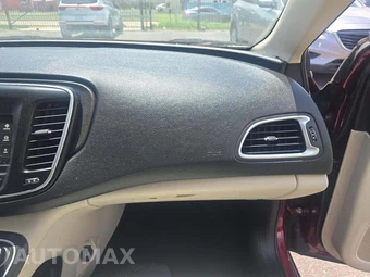 2016 Chrysler 200 Touring – miniatura 16
