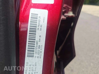 2016 Chrysler 200 Touring – miniatura 2