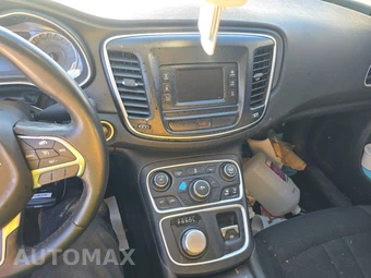 2016 Chrysler 200 Touring – miniatura 11
