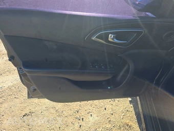 2016 Chrysler 200 Touring – miniatura 9