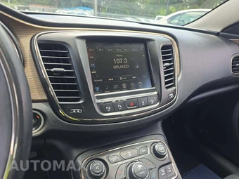 2016 Chrysler 200C – miniatura 10