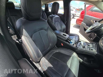 2016 Chrysler 200C – miniatura 18