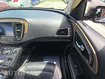 2016 Chrysler 200C – miniatura 19