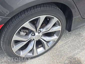 2016 Chrysler 200C – miniatura 27