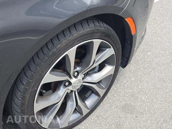 2016 Chrysler 200C – miniatura 29