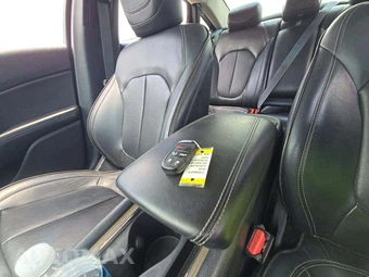 2016 Chrysler 200C – miniatura 8