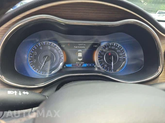 2016 Chrysler 200C – miniatura 9