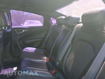 2016 Chrysler 200S - miniatura 10
