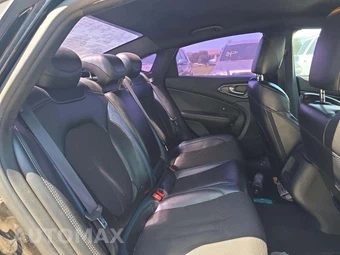 2016 Chrysler 200S - miniatura 13