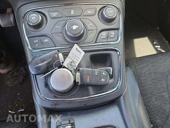 2016 Chrysler 200S - miniatura 5