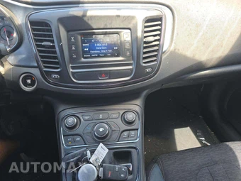 2016 Chrysler 200S - miniatura 7