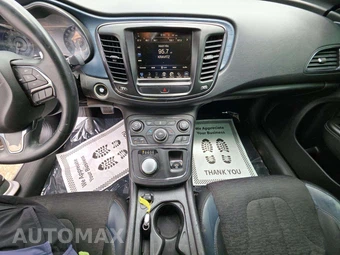 2016 Chrysler 200S – miniatura 10