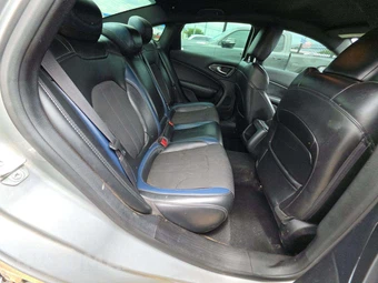 2016 Chrysler 200S – miniatura 16